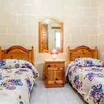 Bellavista - Comfortable Seafront Apartment Fully Airconditioned - 3 Bedrooms, 2 Bathrooms アパート *