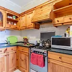 Bellavista - Comfortable Seafront Apartment Fully Airconditioned - 3 Bedrooms, 2 Bathrooms アパート