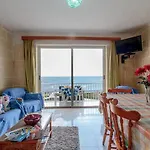 アパート Bellavista - Comfortable Seafront Apartment Fully Airconditioned - 3 Bedrooms, 2 Bathrooms *