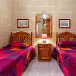 Bellavista - Comfortable Seafront Apartment Fully Airconditioned - 3 Bedrooms, 2 Bathrooms