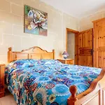 Bellavista - Comfortable Seafront Apartment Fully Airconditioned - 3 Bedrooms, 2 Bathrooms * Marsalforn