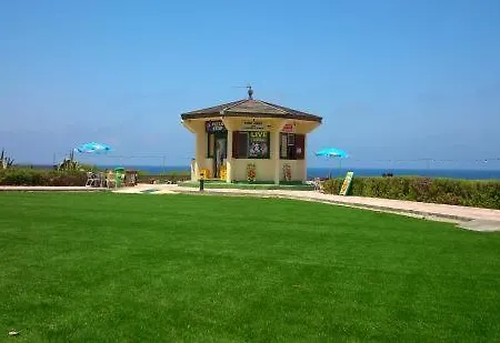 Bellavista - Comfortable Seafront Apartment Fully Airconditioned - 3 Bedrooms, 2 Bathrooms