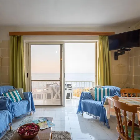 Bellavista - Comfortable Seafront Apartment Fully Airconditioned - 3 Bedrooms, 2 Bathrooms Lejlighed