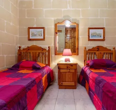 Bellavista - Comfortable Seafront With Central Heating - 3 Bedrooms, 2 Bathrooms