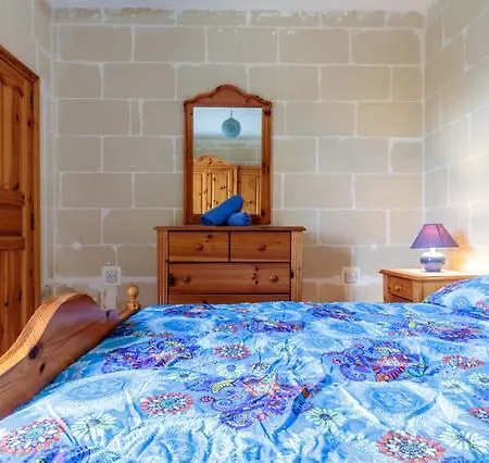 Apartment Bellavista - Comfortable Seafront With Central Heating - 3 Bedrooms, 2 Bathrooms Marsalforn