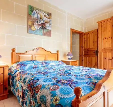 Bellavista - Comfortable Seafront Apartment Fully Airconditioned - 3 Bedrooms, 2 Bathrooms * Marsalforn