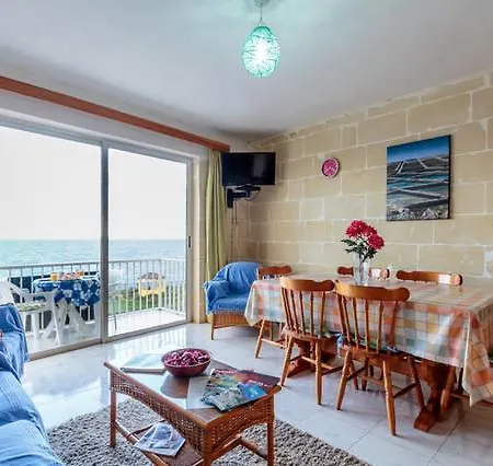 Bellavista - Comfortable Seafront Apartment Fully Airconditioned - 3 Bedrooms, 2 Bathrooms Lejlighed Marsalforn