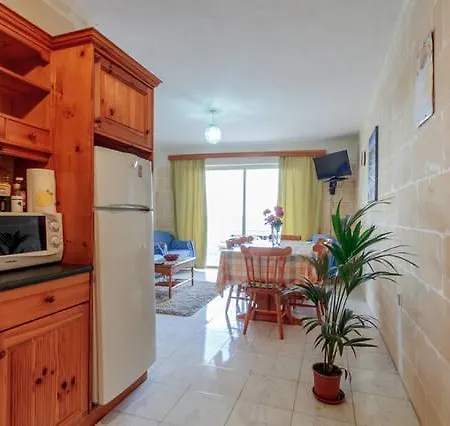 Bellavista - Comfortable Seafront Apartment Fully Airconditioned - 3 Bedrooms, 2 Bathrooms Marsalforn