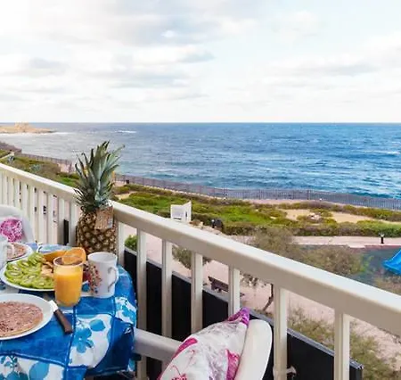 Bellavista - Comfortable Seafront With Central Heating - 3 Bedrooms, 2 Bathrooms Марсалфорн