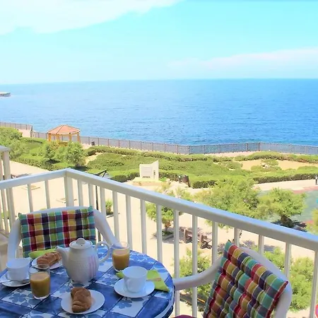 Bellavista - Comfortable Seafront Apartment Fully Airconditioned - 3 Bedrooms, 2 Bathrooms Lejlighed *